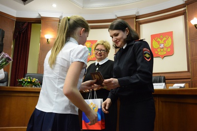 В День Конституции подарком для юных ставропольцев стали первые паспорта